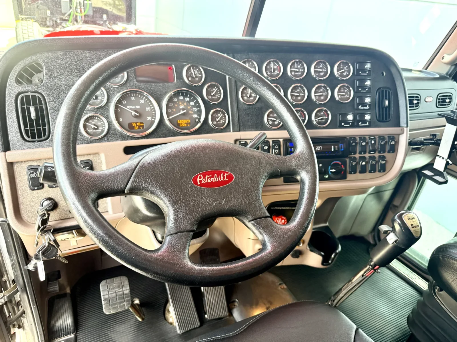2014 Peterbilt 388 in New Lenox, IL — photo 15