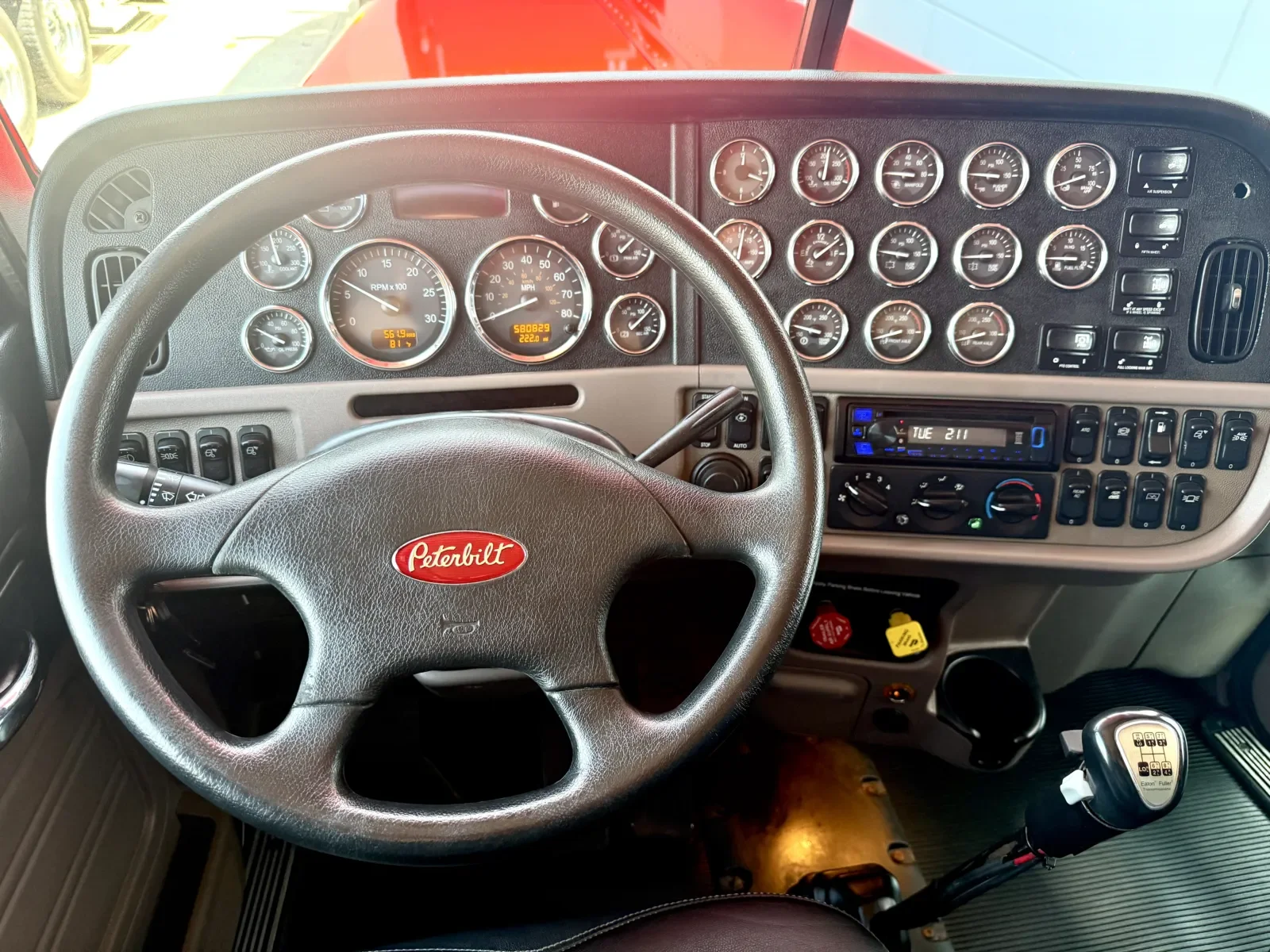 2014 Peterbilt 388 in New Lenox, IL — photo 16