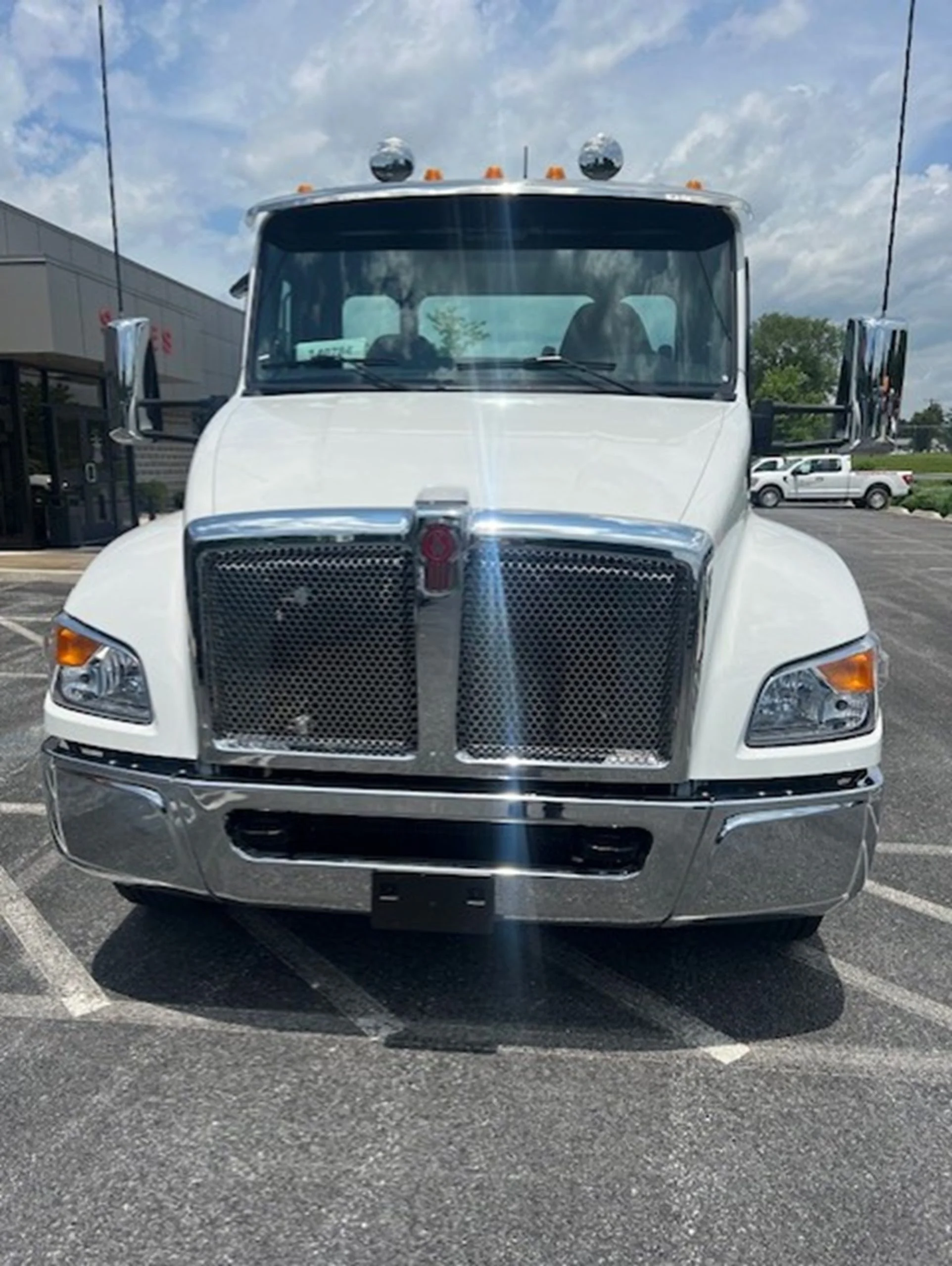 2025 Kenworth T380 - image 2