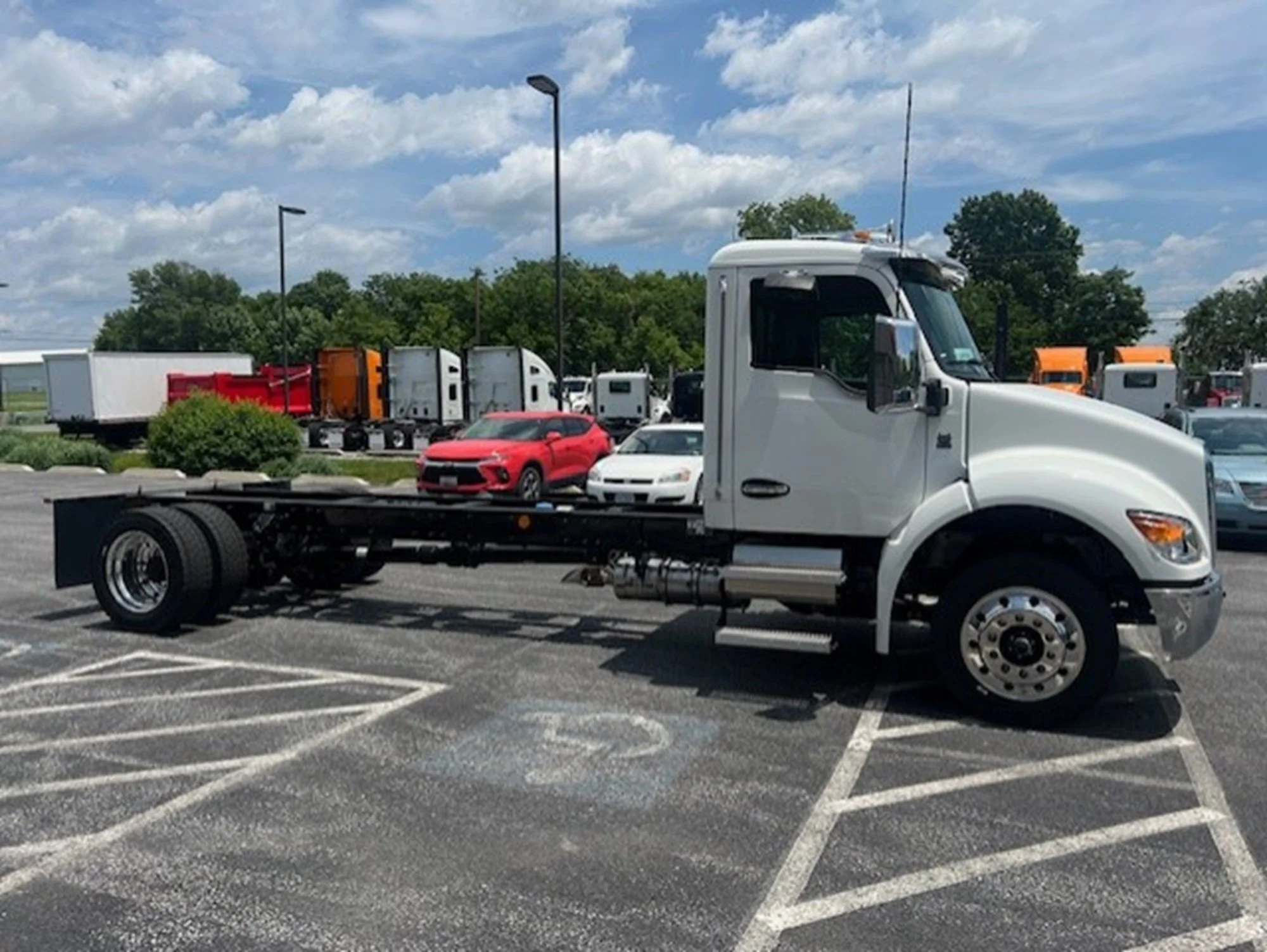 2025 Kenworth T380 - image 4