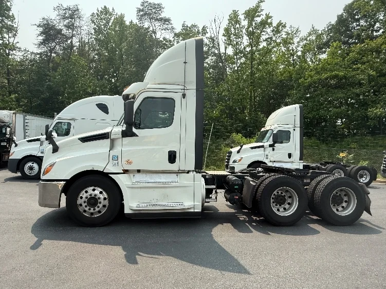 2019 Freightliner Cascadia in Jessup, MD — photo 4