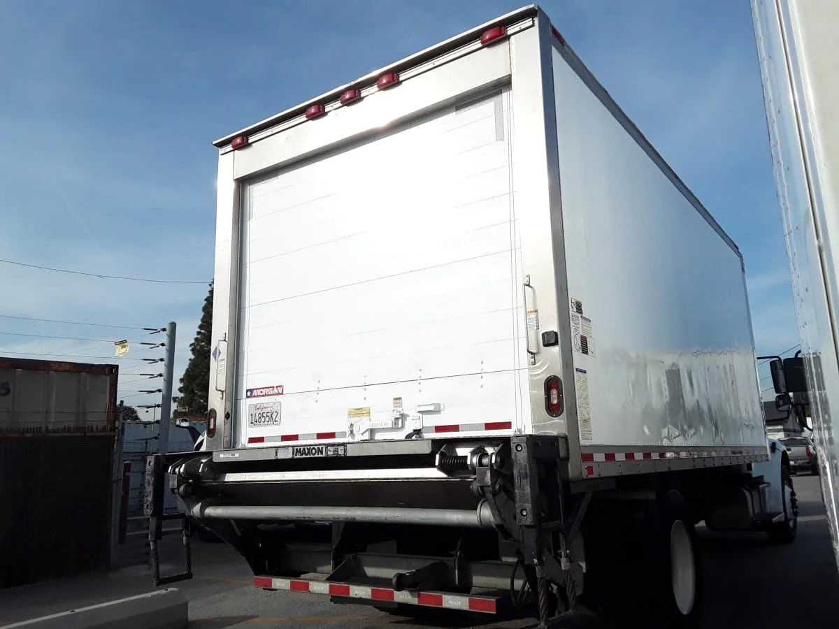 2018 Freightliner M2 106 - image 4