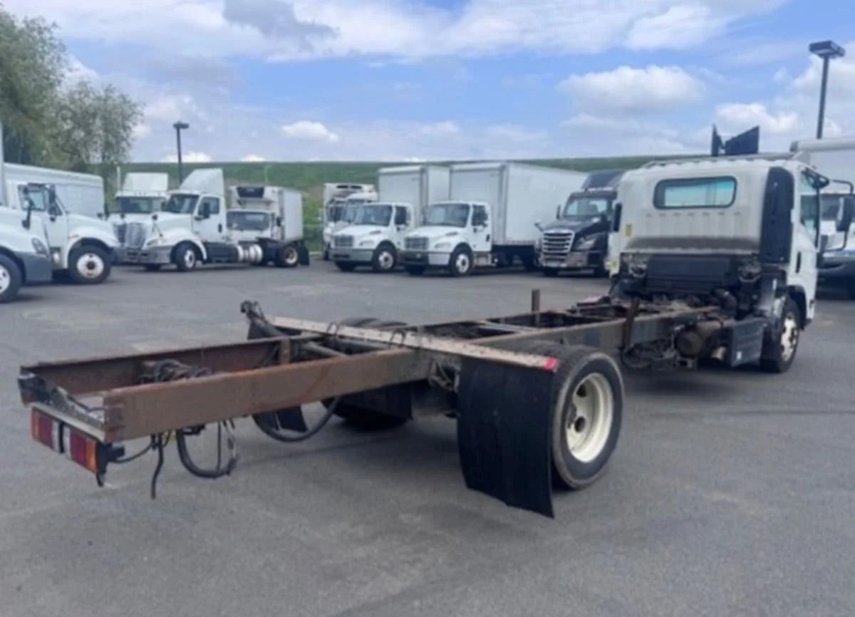 2019 Isuzu NQR - image 4