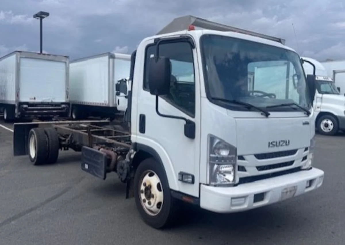 2019 Isuzu NQR - image 3