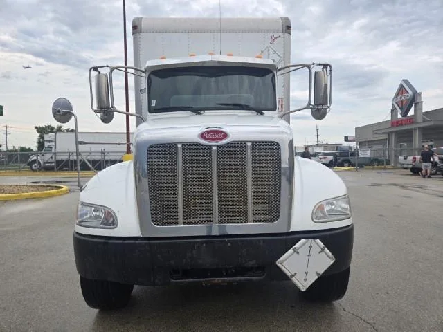 2018 Peterbilt 337 — photo 3