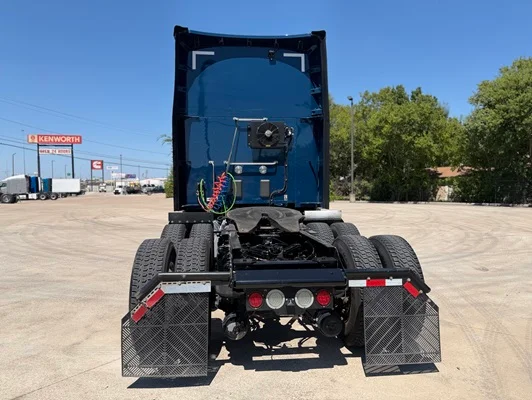 2023 Kenworth T680 in Fort Worth, TX — photo 5