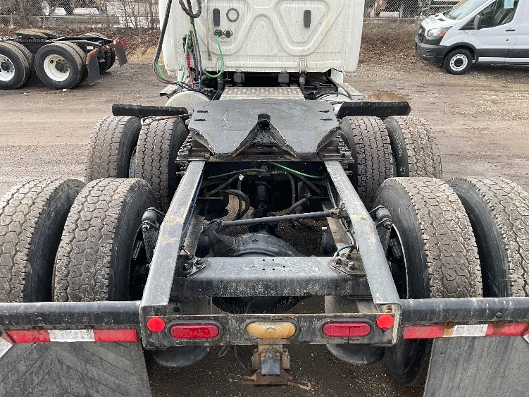 2019 Freightliner Cascadia in Chicago (Melrose Park), IL — photo 6