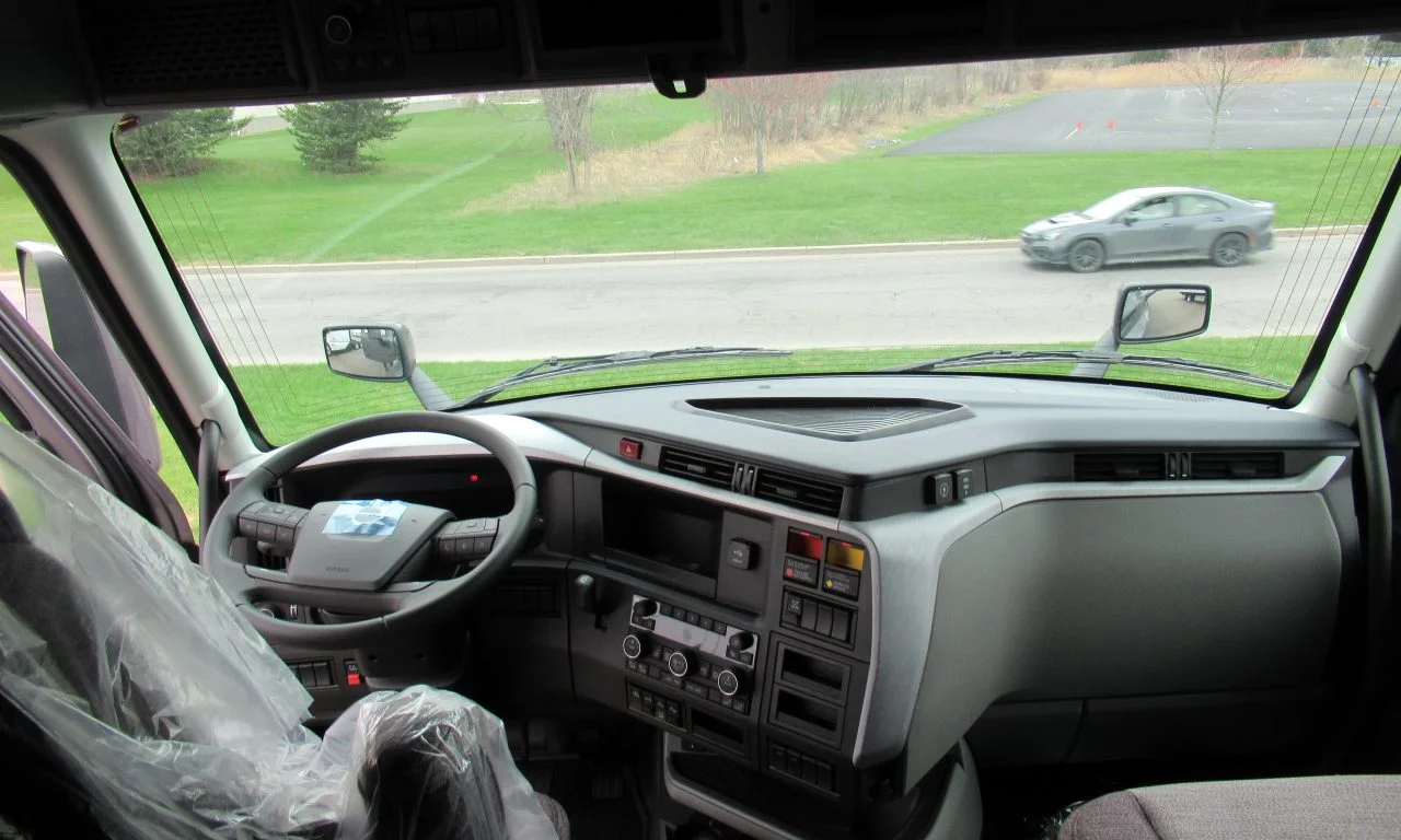 2027 Volvo VNL 860 in Buffalo, NY — photo 6
