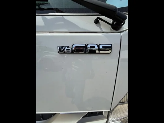 2025 Isuzu NRR in Raleigh, NC — photo 9