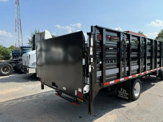 2025 Isuzu NRR in Raleigh, NC — photo 4