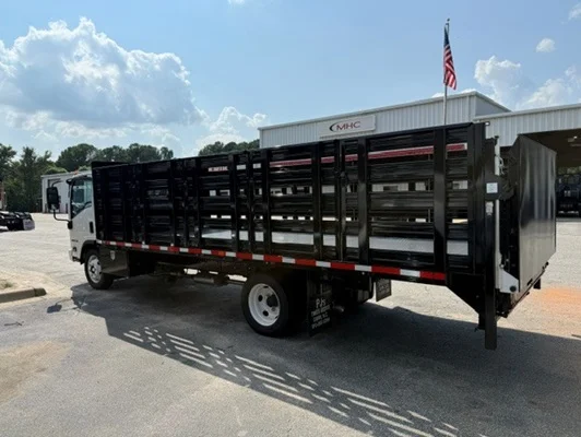 2025 Isuzu NRR in Raleigh, NC — photo 3