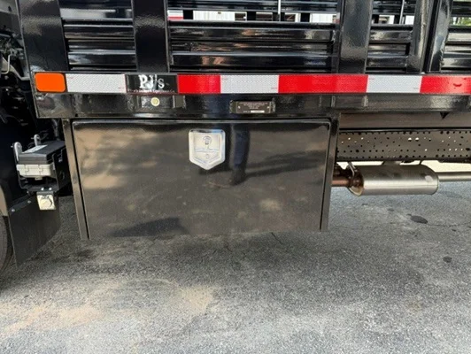 2025 Isuzu NRR in Raleigh, NC — photo 6
