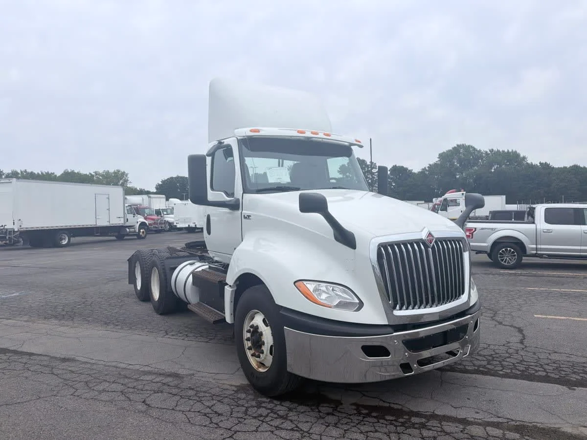 2020 International LT in Syracuse, NY — photo 3