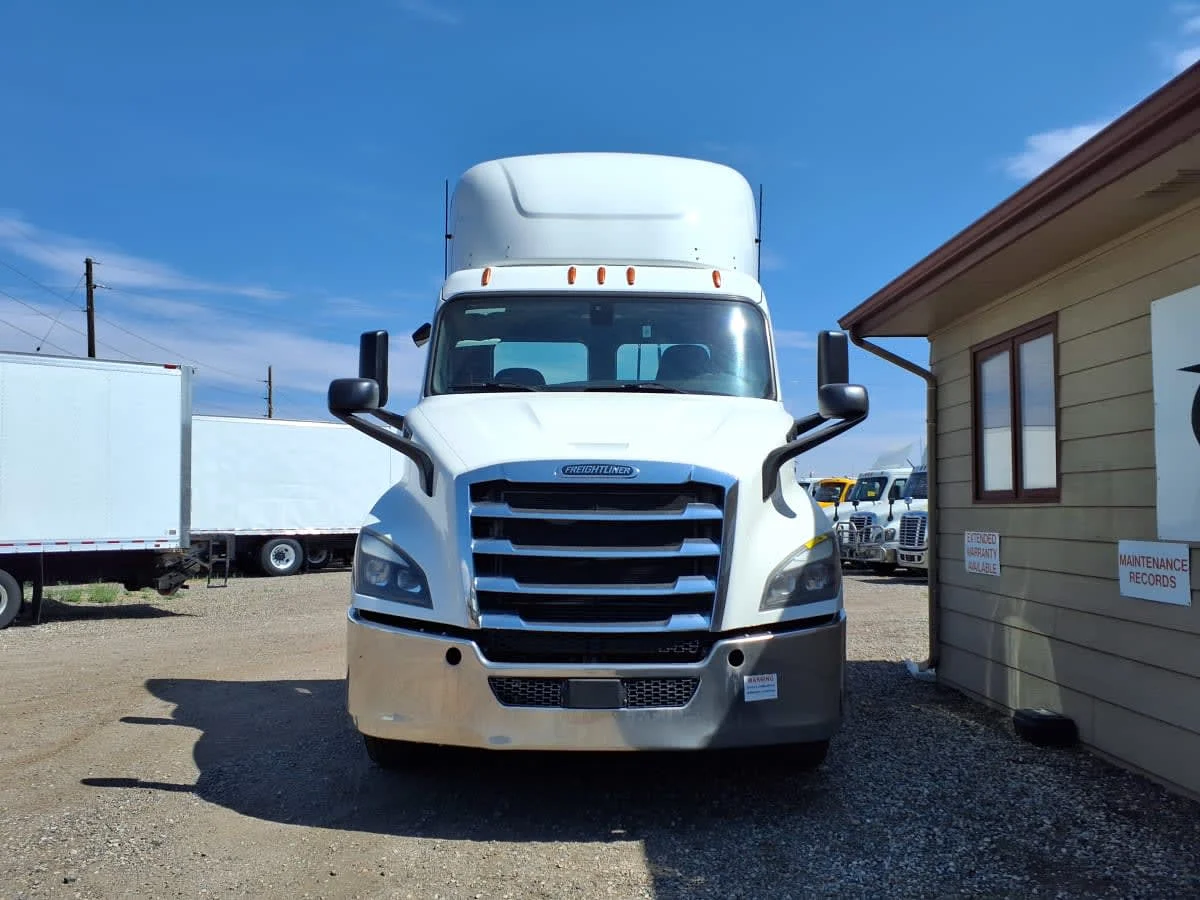 2020 Freightliner Cascadia in Commerce City, CO — photo 2
