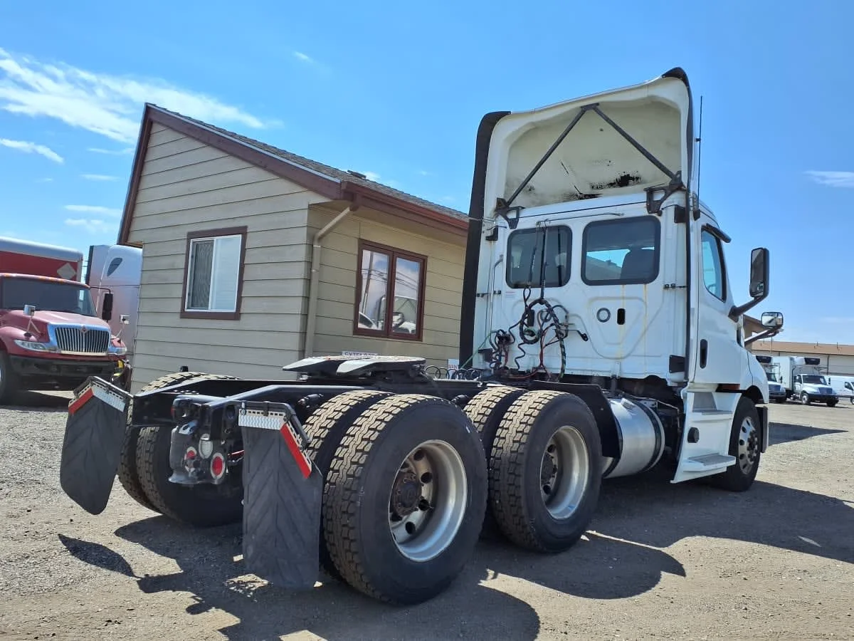 2020 Freightliner Cascadia in Commerce City, CO — photo 4