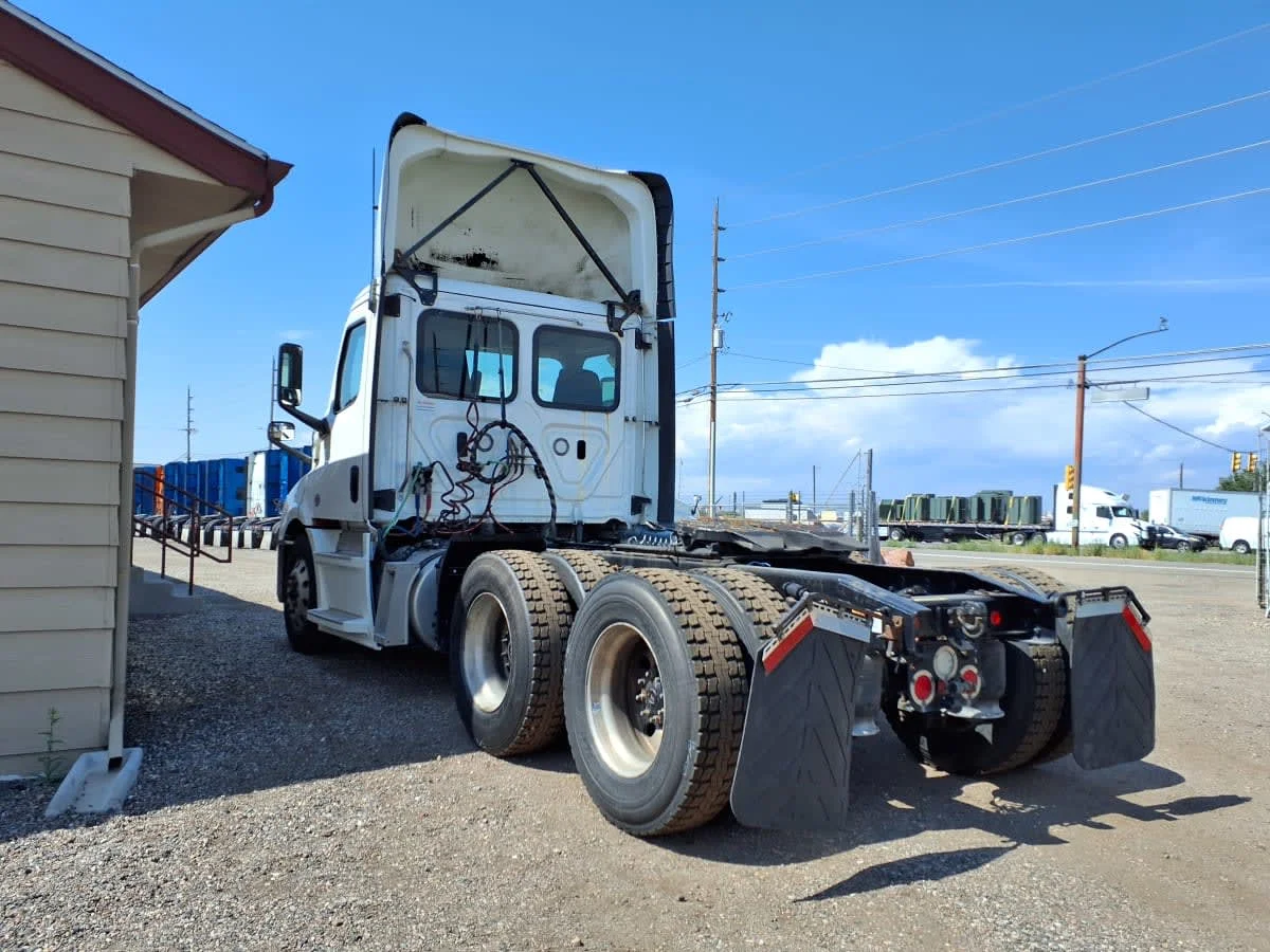 2020 Freightliner Cascadia in Commerce City, CO — photo 6