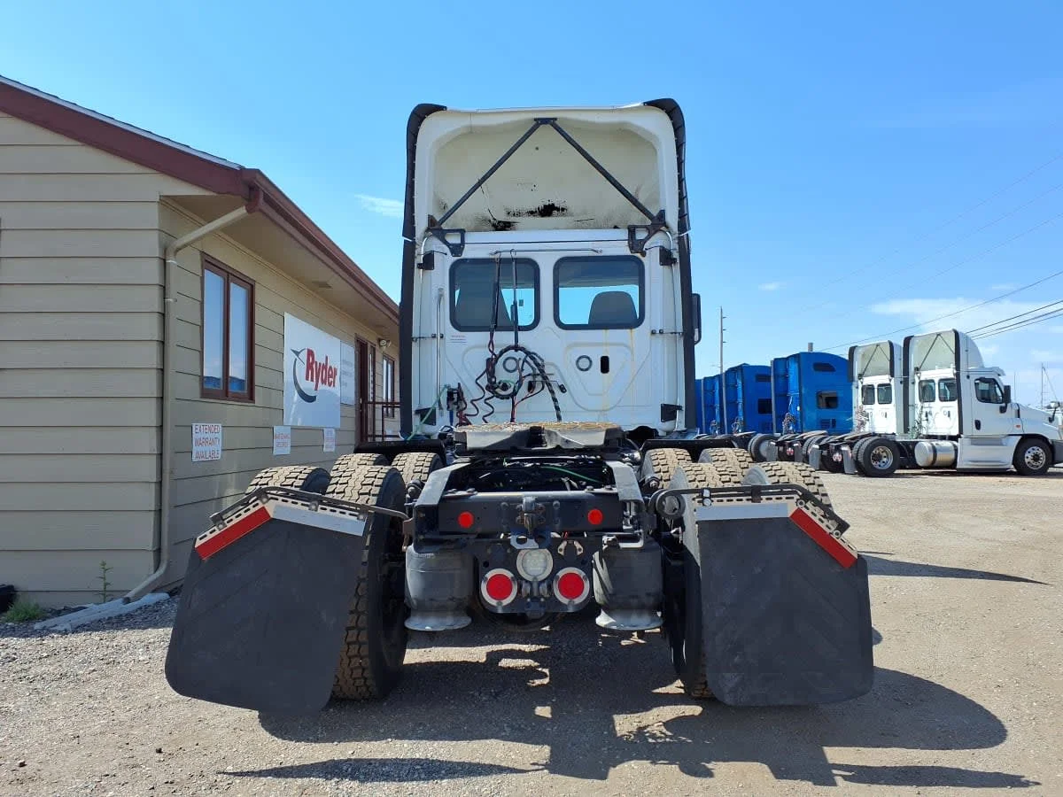 2020 Freightliner Cascadia in Commerce City, CO — photo 5