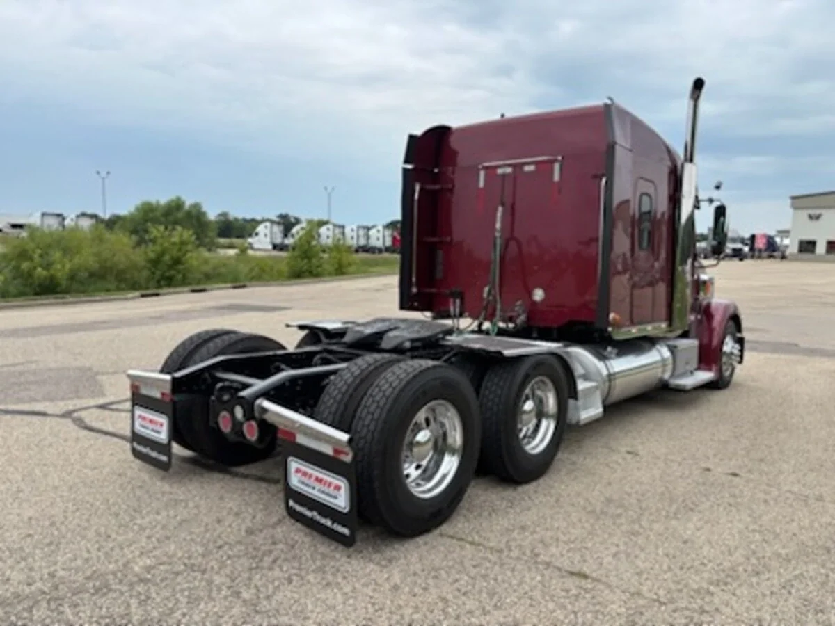 2012 Freightliner Coronado — photo 5
