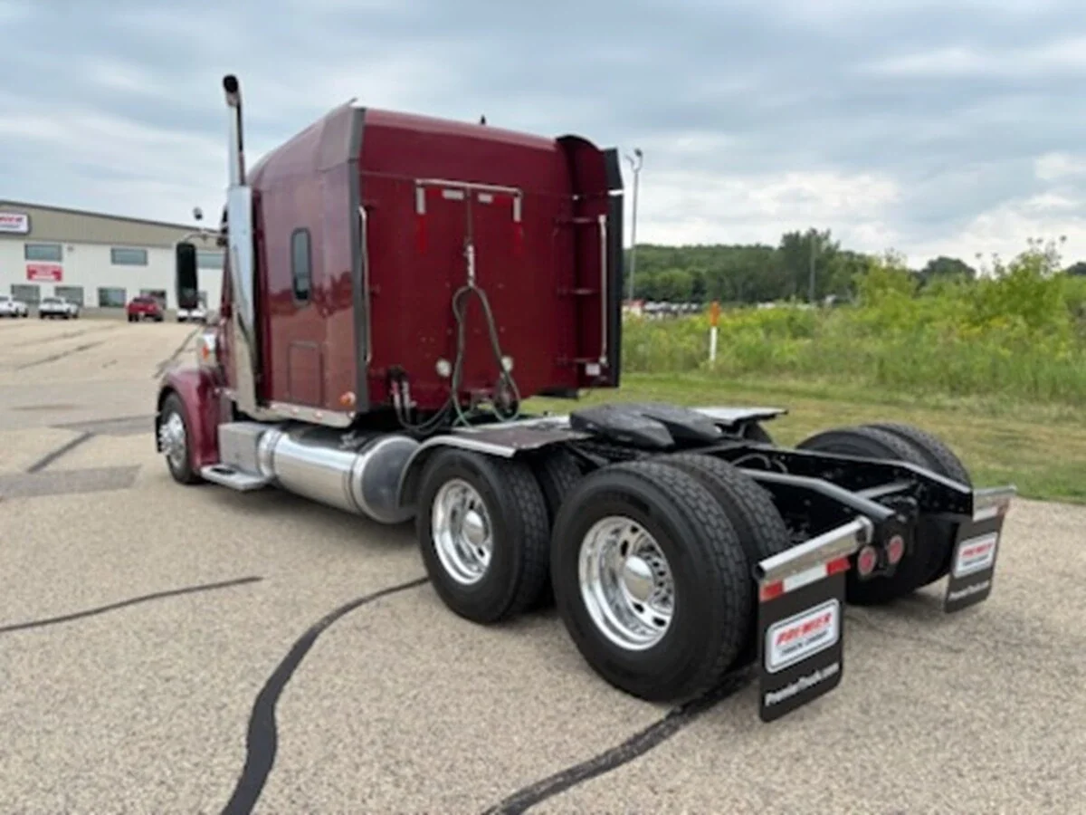 2012 Freightliner Coronado — photo 7