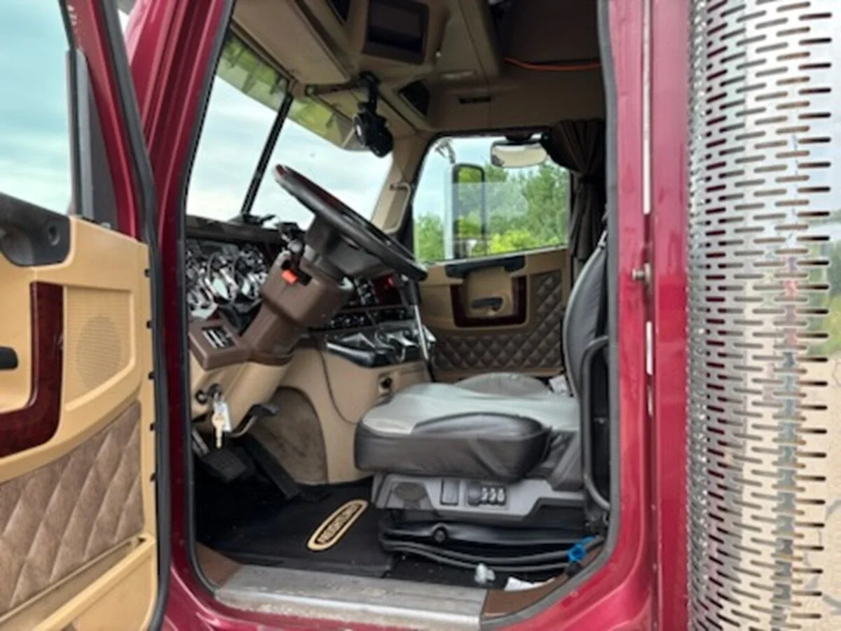 2012 Freightliner Coronado — photo 9
