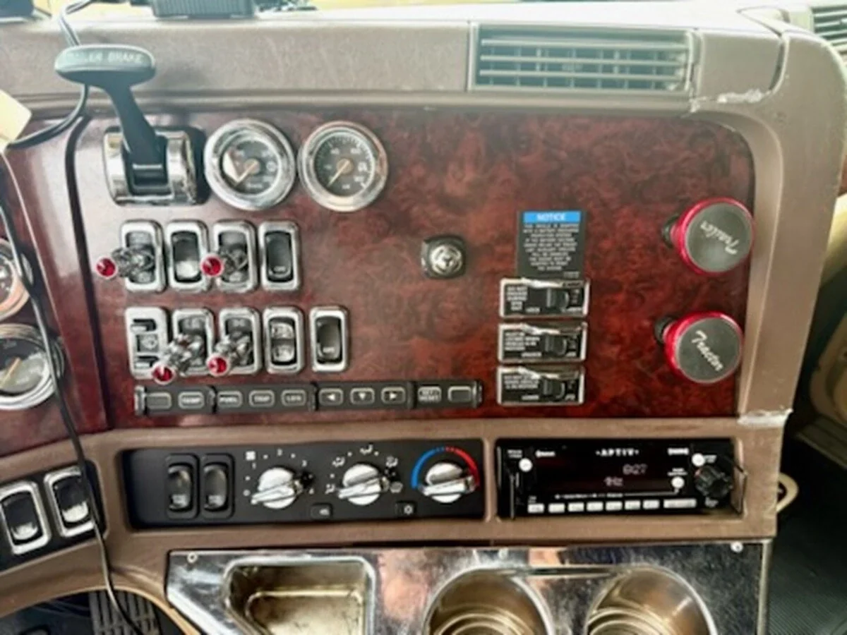2012 Freightliner Coronado — photo 14