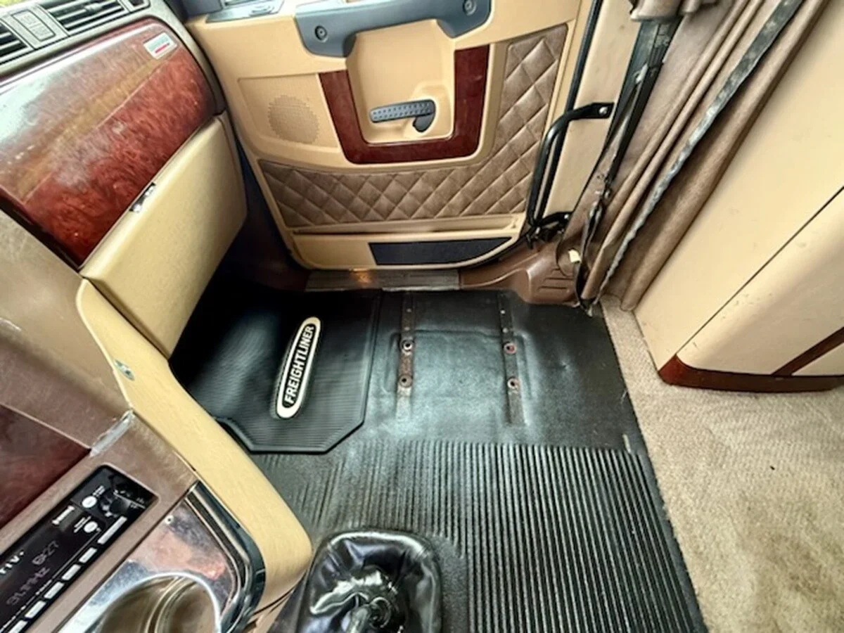 2012 Freightliner Coronado — photo 13