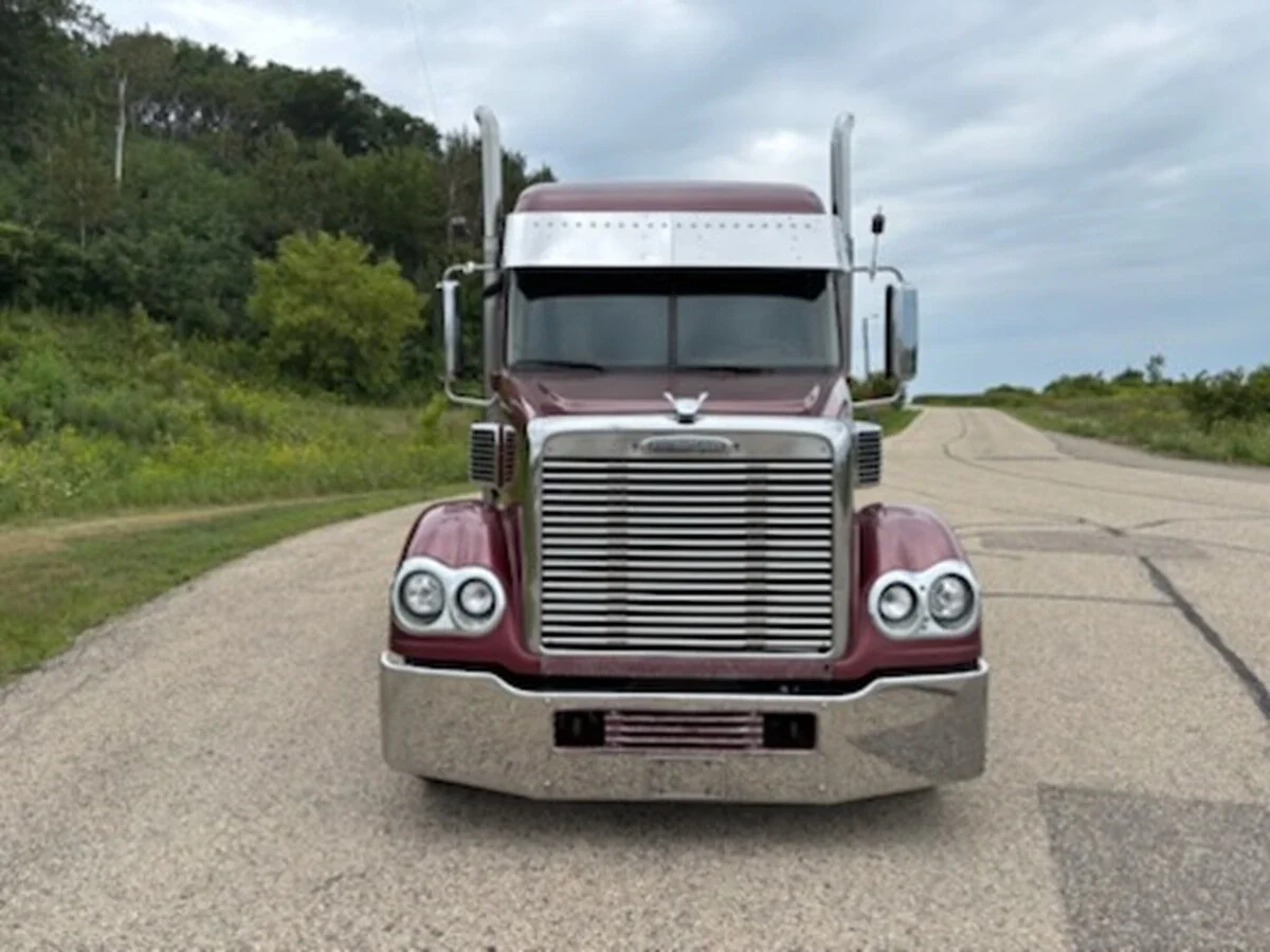 2012 Freightliner Coronado — photo 2