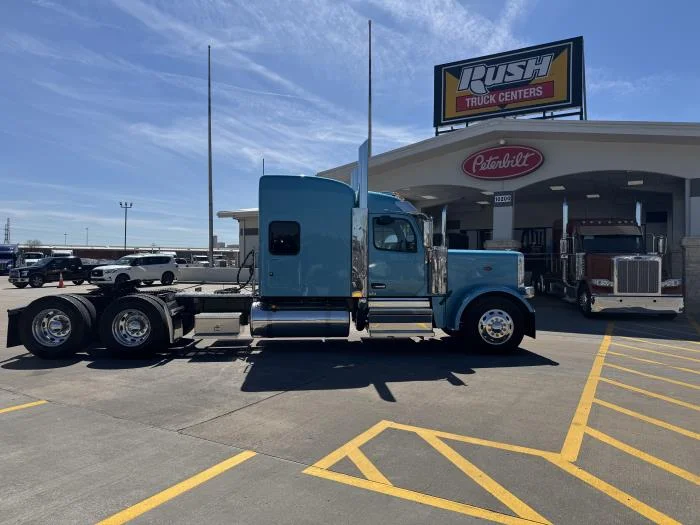 2027 Peterbilt 589 - image 10