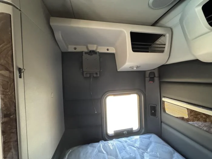 2027 Peterbilt 589 - image 18