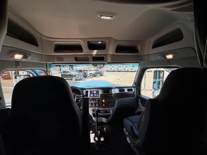 2027 Peterbilt 589 - image 19