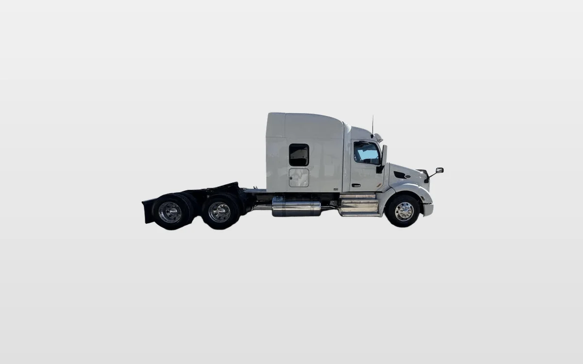2022 Peterbilt 579 - image 1