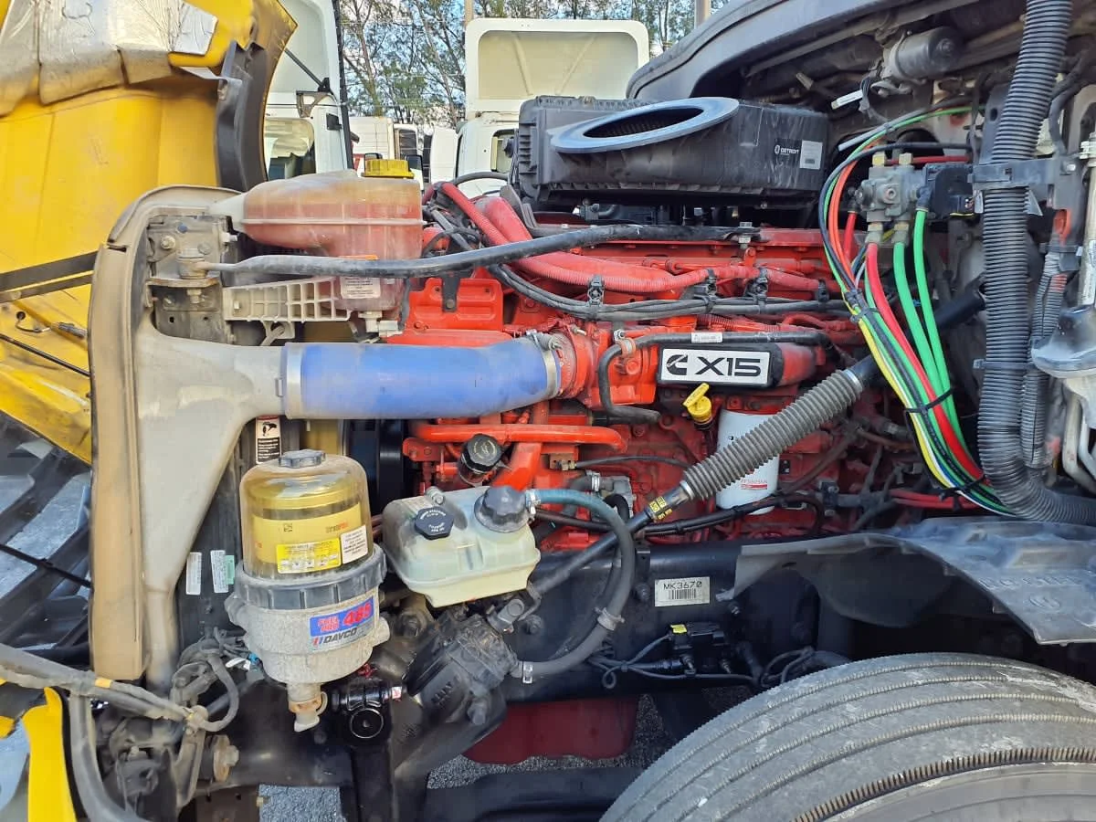 2021 Freightliner Cascadia - image 9