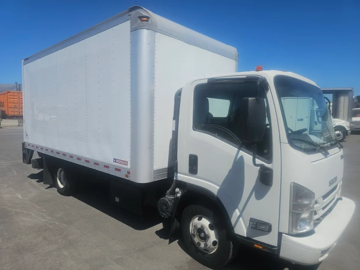 2019 Isuzu NPR - image 3