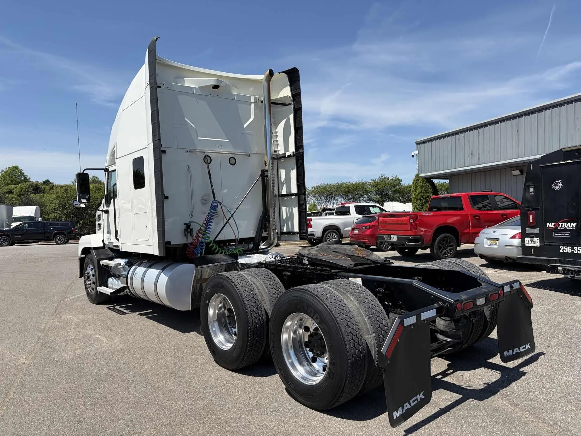 2022 Mack Anthem - image 7