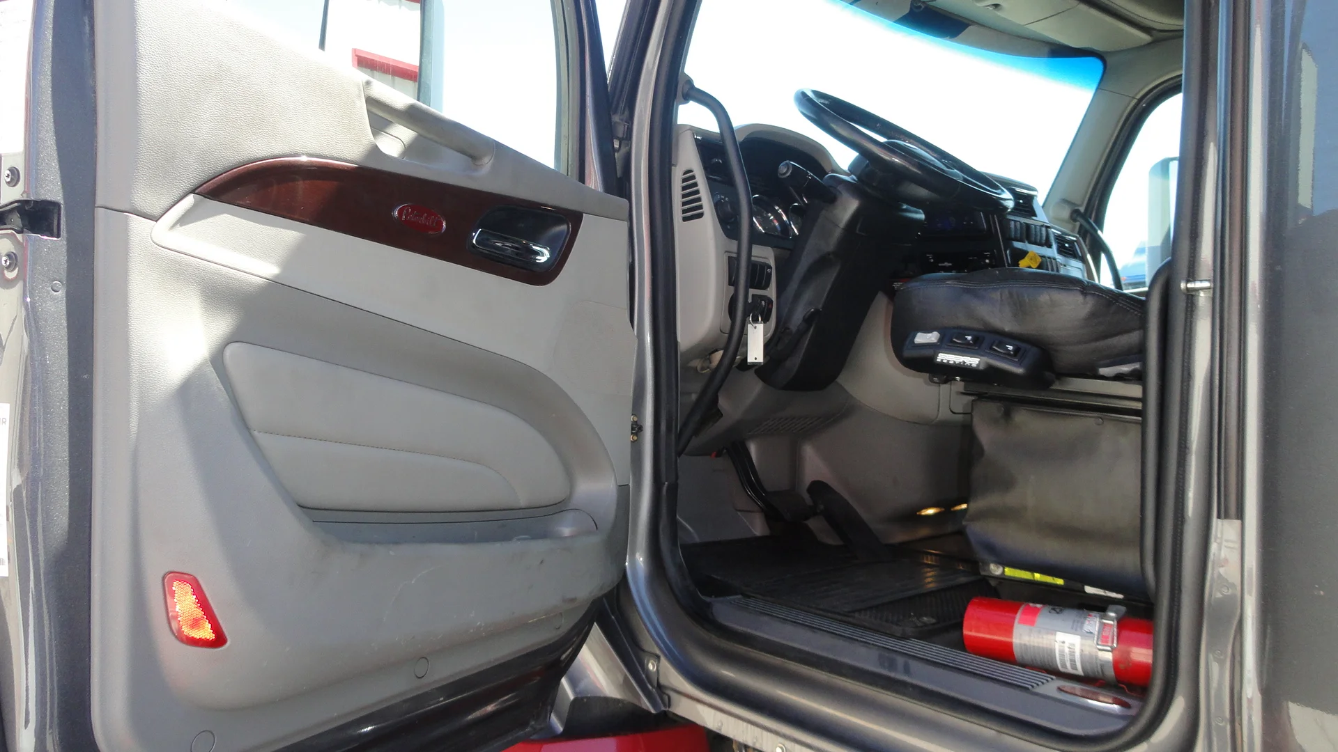 2021 Peterbilt 579 - image 5