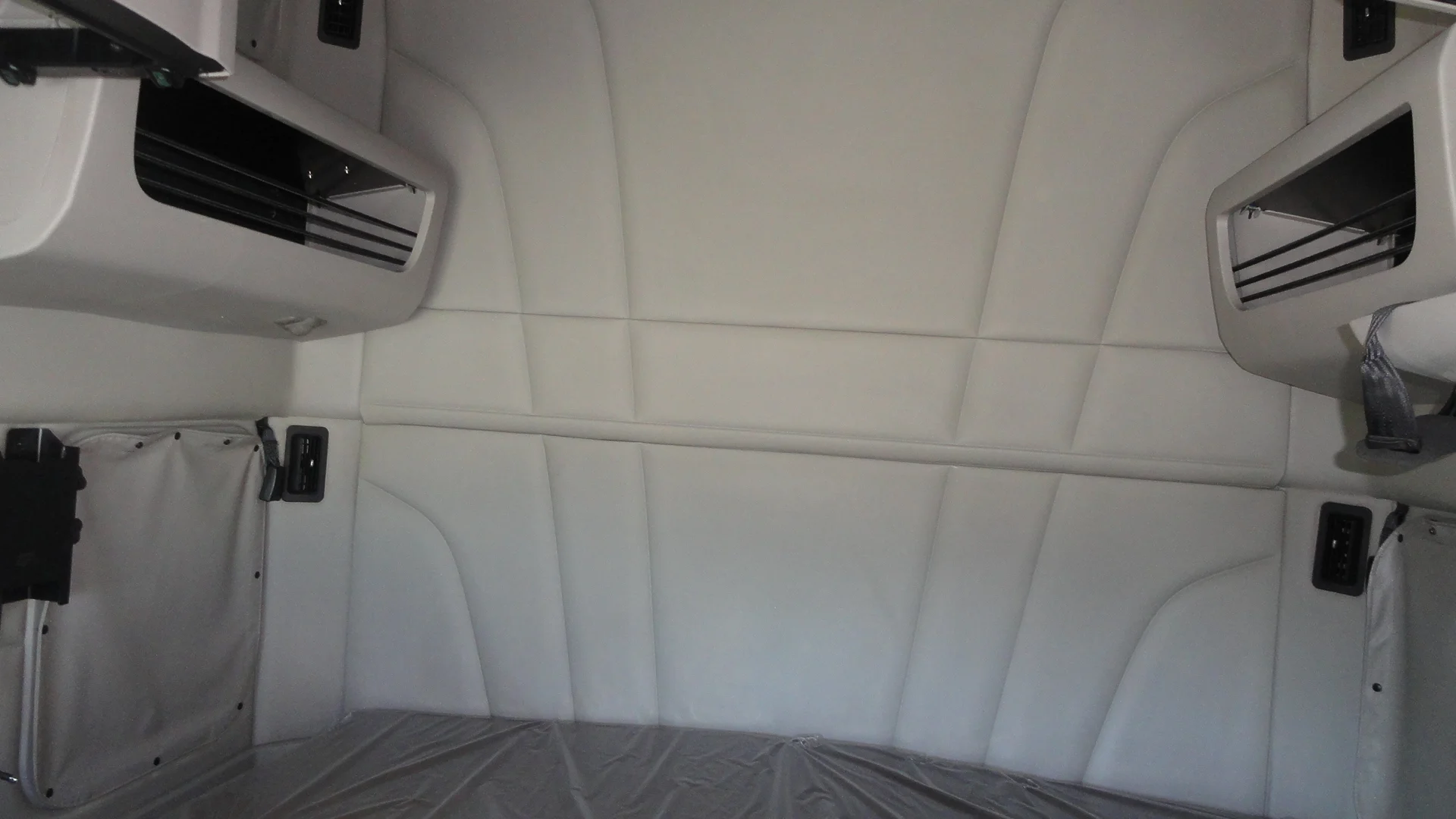 2021 Peterbilt 579 - image 9