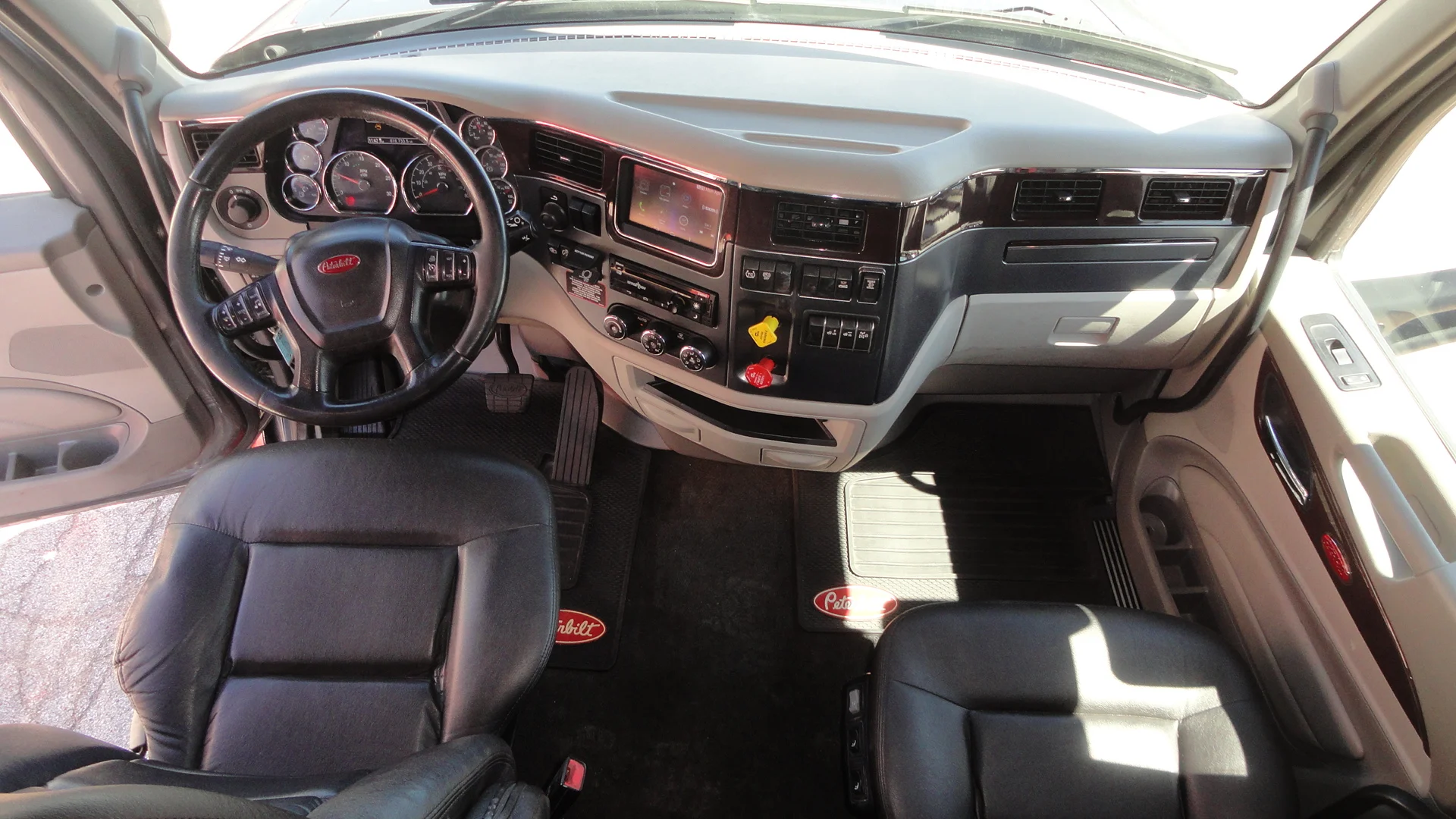 2021 Peterbilt 579 - image 6