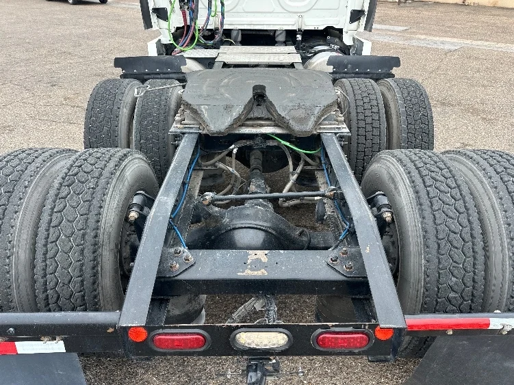 2019 Freightliner Cascadia - image 6