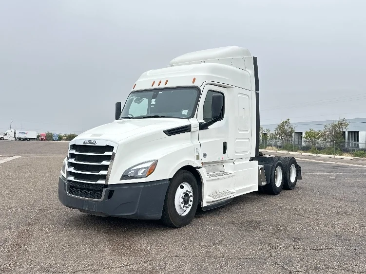 2019 Freightliner Cascadia - image 3