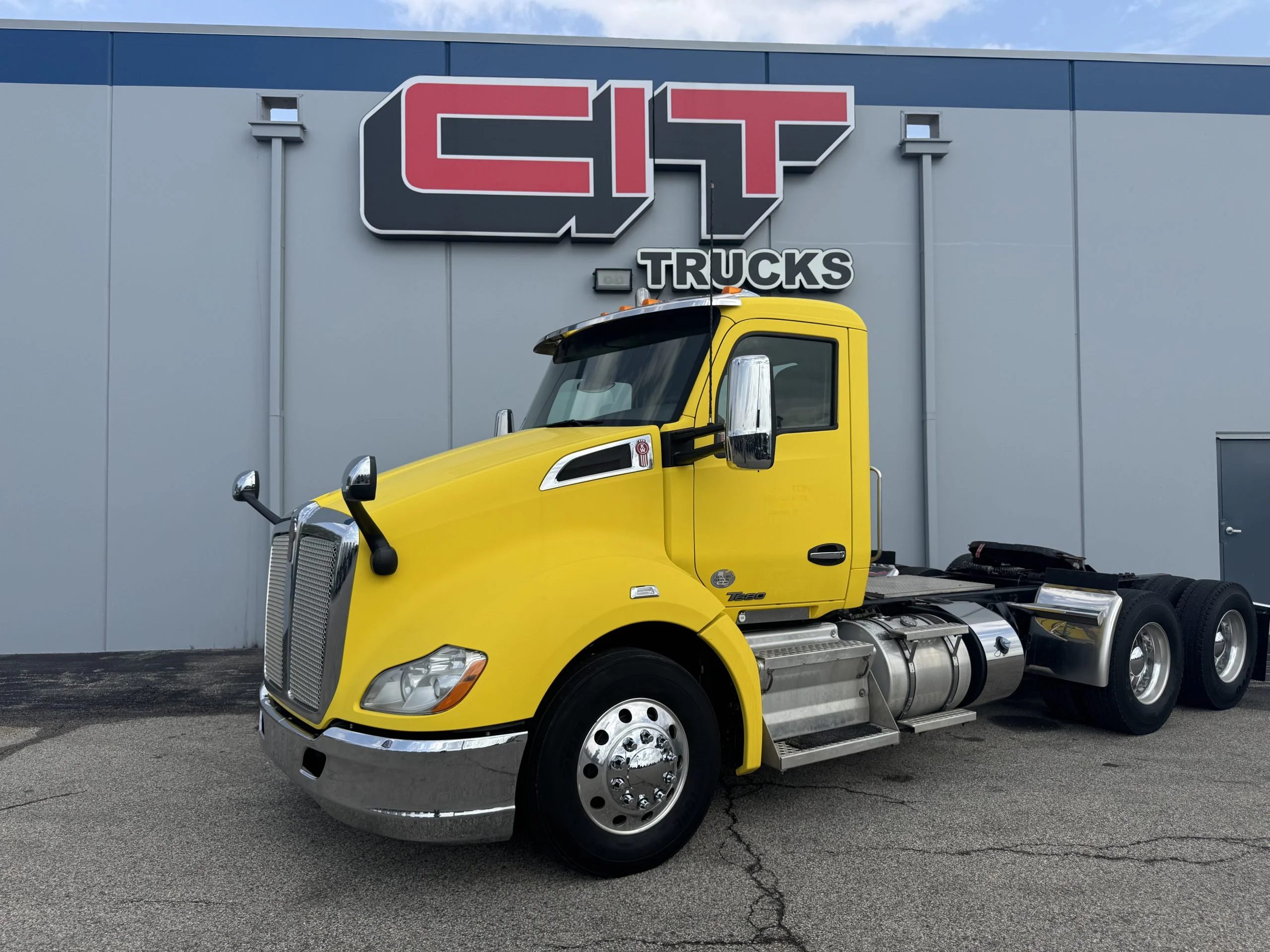 2015 Kenworth T680 in Champaign, IL