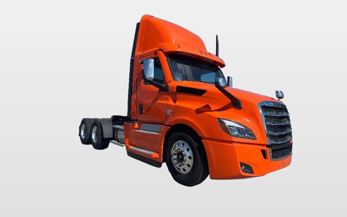 2020 Freightliner Cascadia - image 1