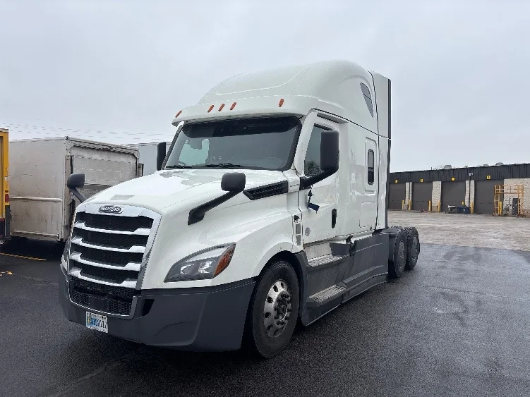 2022 Freightliner Cascadia in Indianapolis, IN — photo 3