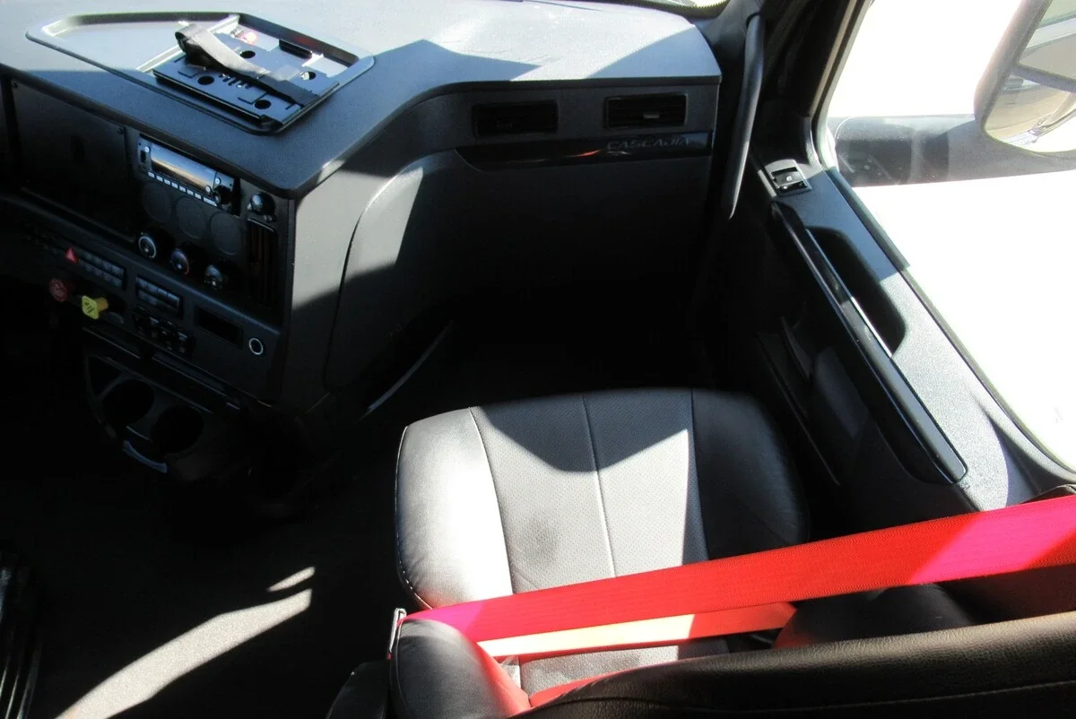 2025 Freightliner Cascadia - image 23