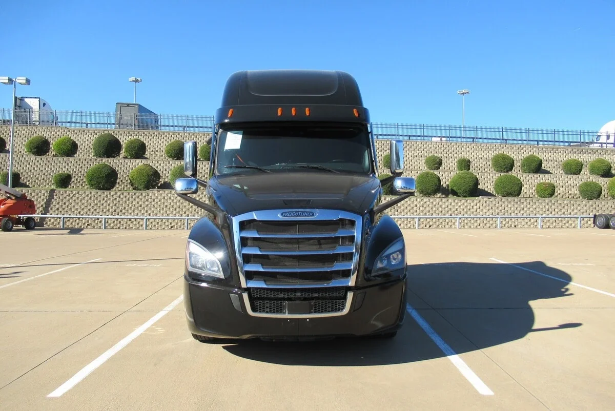2025 Freightliner Cascadia - image 7