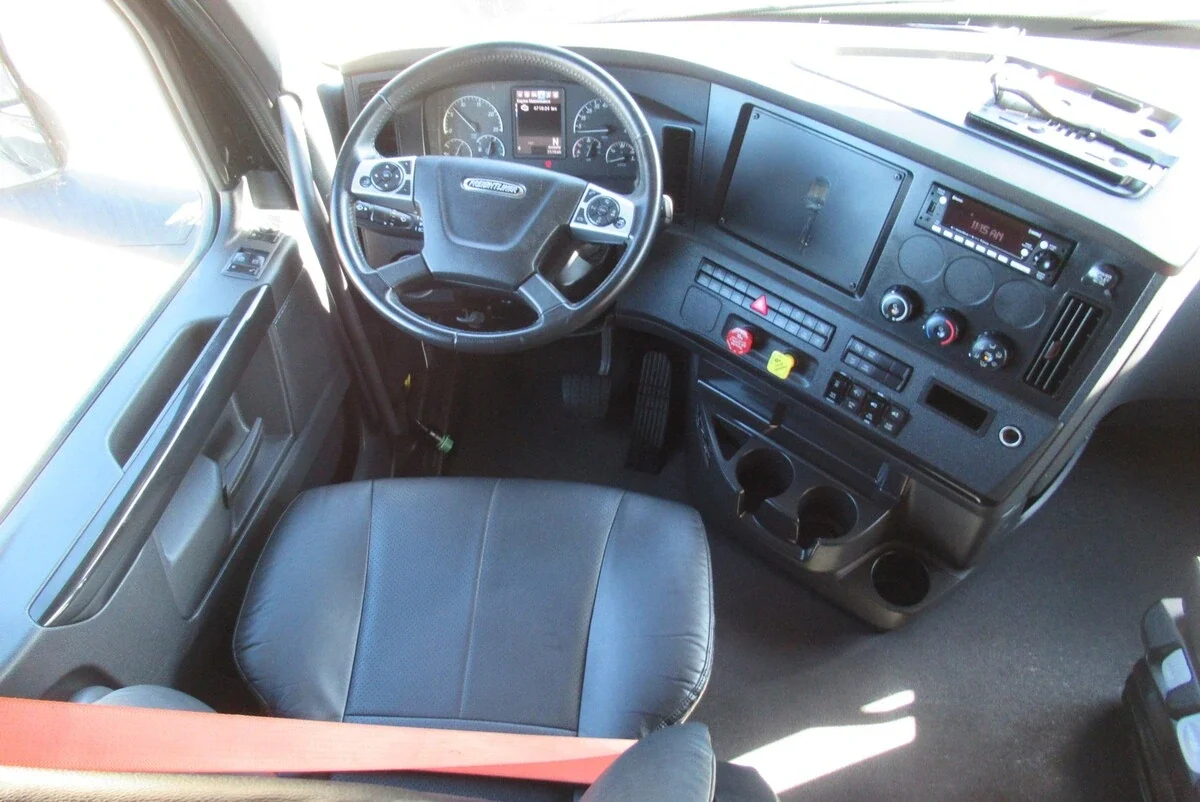 2025 Freightliner Cascadia - image 22