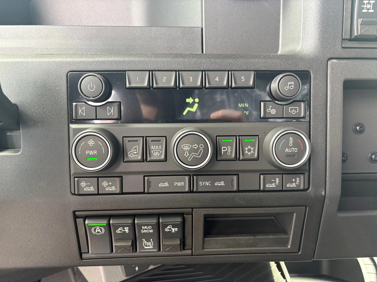 2026 Volvo VNL 860 in Des Plaines, IL — photo 3