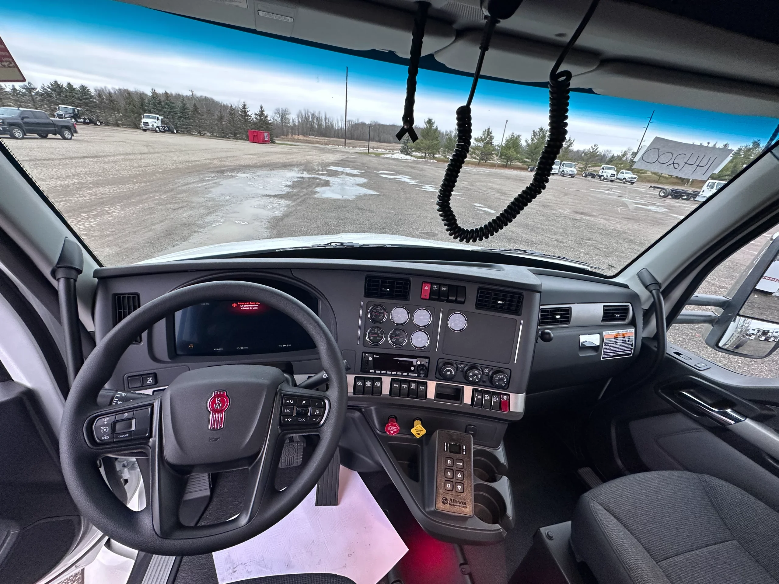 2025 Kenworth T880 - image 6