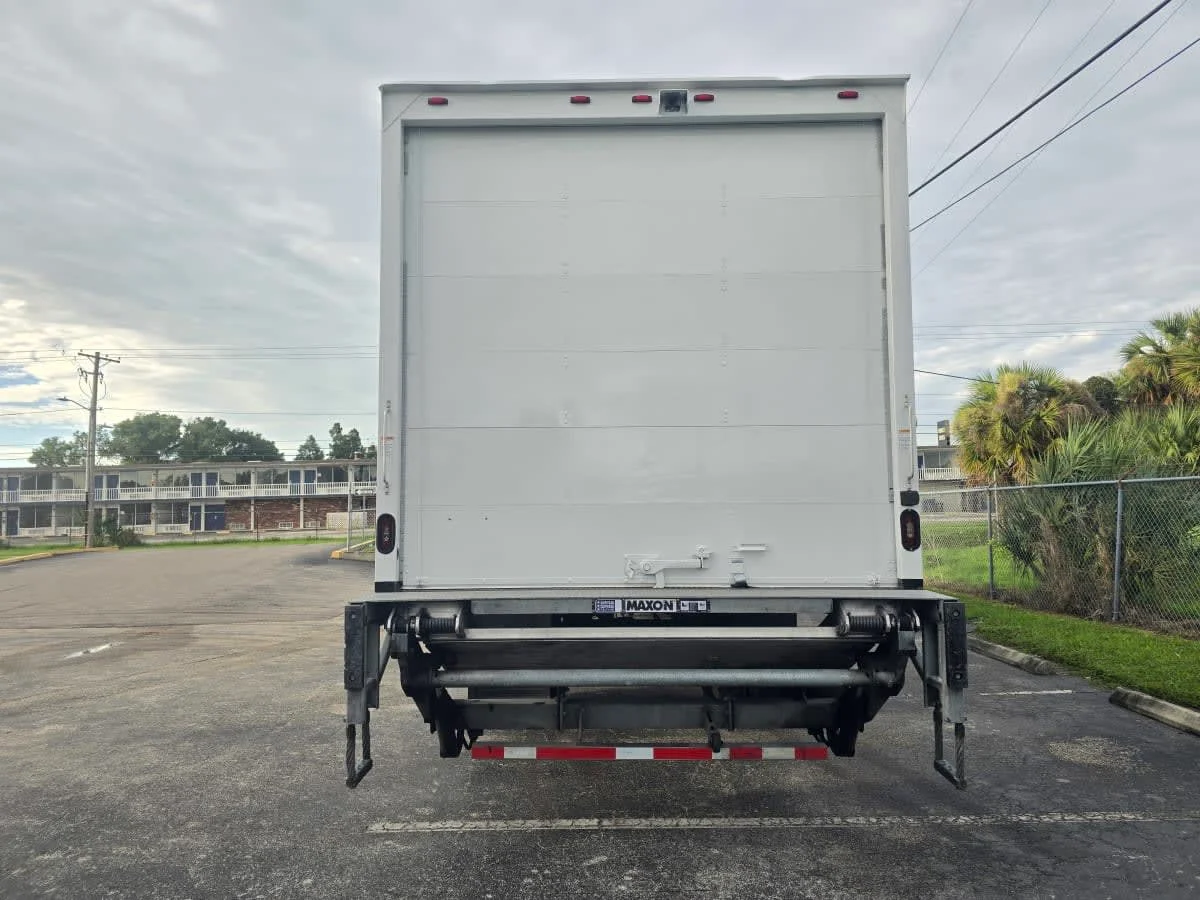 2019 Freightliner M2 106 in Tampa, FL — photo 5