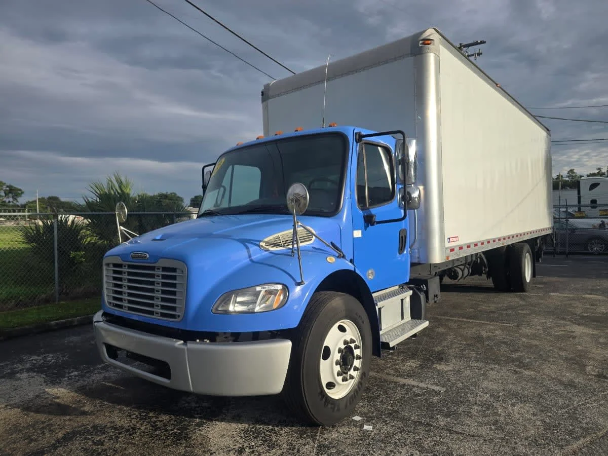 2019 Freightliner M2 106 in Tampa, FL — photo 3