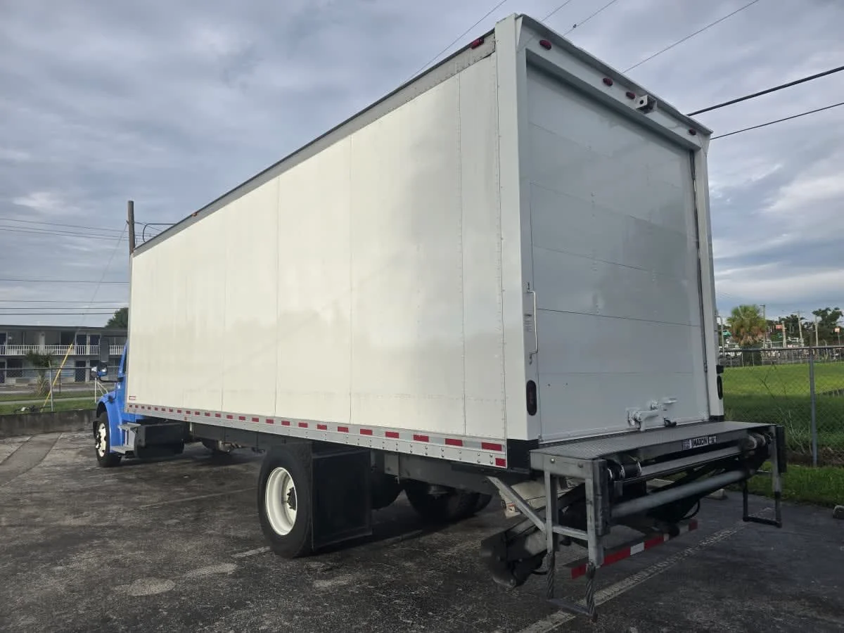 2019 Freightliner M2 106 in Tampa, FL — photo 4